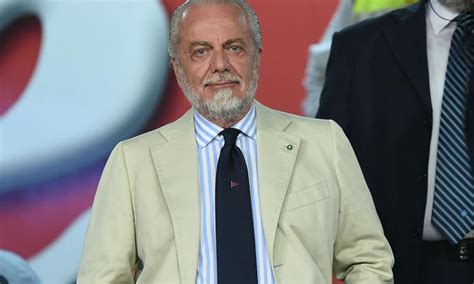 Napoli, mertens vende la maglia per beneficenza: Napoli, De Laurentiis: 'Pirlo non è un pirla, ma deve fare ...