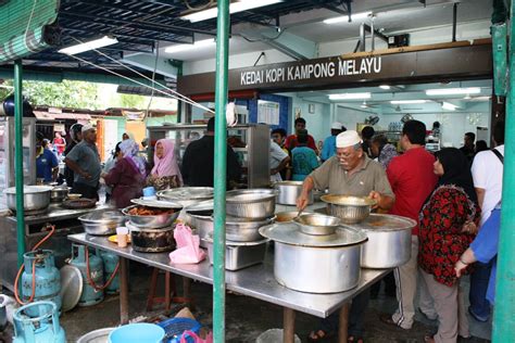 This restaurant has been in business for over 35 years. dalcamarba: Jom Pi Pekena!