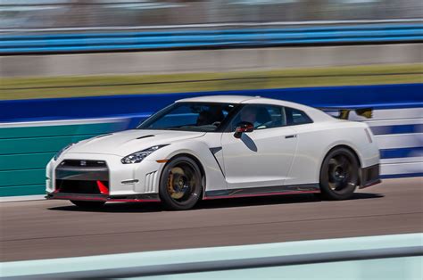 2017 Nissan Gt R The Refreshed R355 Debuts In New York