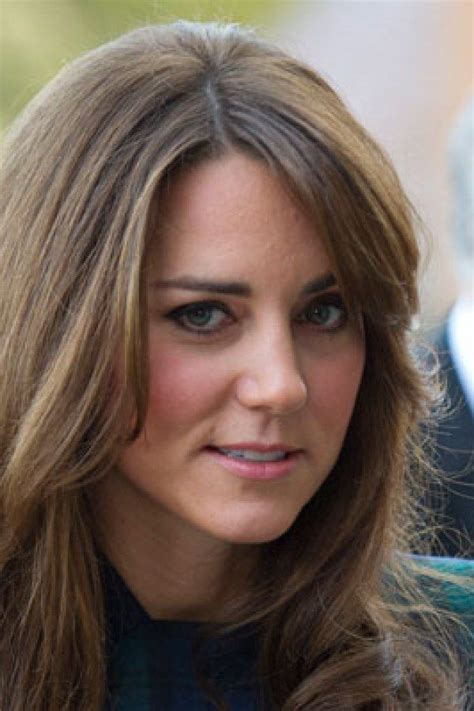 Kate Middleton Aper Ue En Train Dembrasser Un Myst Rieux Inconnu