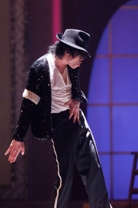 Moonwalk by michael jackson 4,561 ratings, 4.31 average rating, 501 reviews. Michael Jackson Tribute: Top 10 Moonwalk YouTube Videos ...
