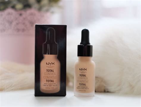 10 Rekomendasi Liquid Foundation Matte Terbaik Ringan Banget Nih