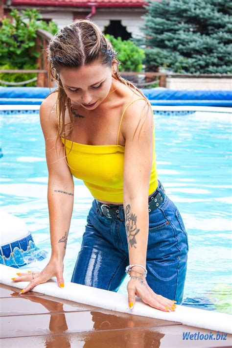 Wetlook Girl Swims Dressed In Jeans In The Pool Rwetgirlswetlook