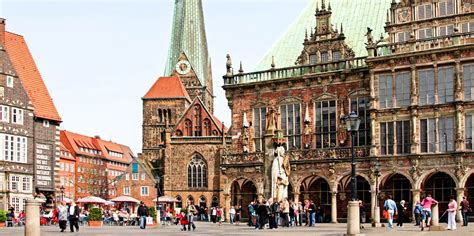 Wir präsentieren euch aktuelle termine, veranstaltungen, sehenswürdigkeiten, kleinanzeigen & wissenswertes aus bremen. Bremen Travel Costs & Prices - Football, Rathaus & The ...