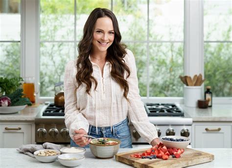 What Celebrity Nutritionist Kelly Leveque Actually Eats Daily Wishes N Kisses
