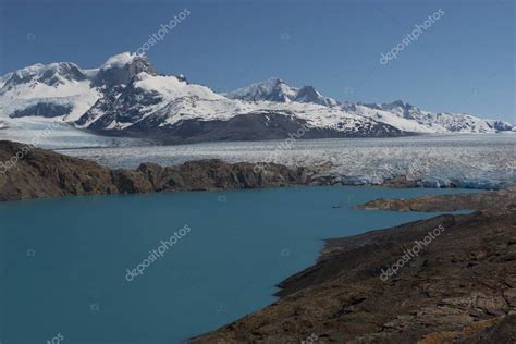 Mirador Panorámico Sobre El Glaciar Upsala Y El Lago Argentino Cerca