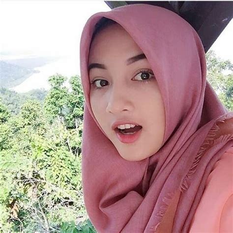 Setelah anda mencuci buah dan sayuran dan memastikannya sudah bersih dari kotoran dan pestisida. wajah cantik alami wanita berjilbab indonesia | Wanita ...