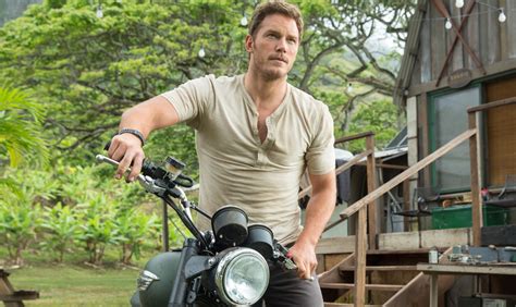 Chris Pratt Is The Raptor Whisperer In Jurassic World Front Row Features