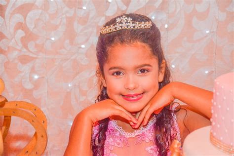 Confira As Fotos Dos 9 Anos Da Princesa Yasmin Kennedy Em Dia