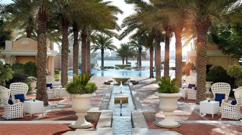 Dubai Palm Jumeirah Friday Brunch With Beach And Pool Access On Tourmega Tourmega