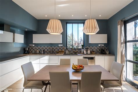 Quelles sont les couleurs qui conviennent le mieux à la cuisine? Rénovation cuisine contemporaine et douce dans maison ...