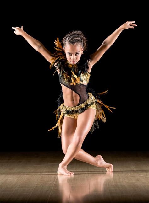 Pin By Iva Glibo On Asia Monet Ray Asia Monet Ray Dance Poses Asia Ray