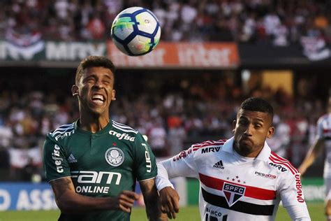 Tricolor não vencia o rival no paulistão desde março de 2009. São Paulo 0 x 2 Palmeiras: gols, melhores momentos e detalhes da partida - Resumo