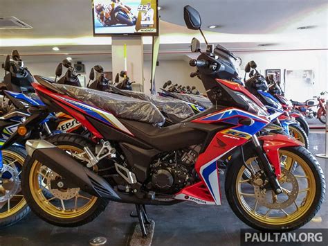 The same machine was even used to compete in the 2009 season, which would undoubtedly be a more difficult challenge. Honda RS150R V2 2019 sudah berada di kedai, lima warna ...
