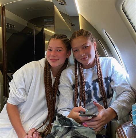 Gma Host Michael Strahans Stunning Twin Daughters Sophia And Isabella Pose In Private Jet