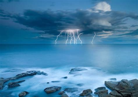 Amazing Nature 10 Mighty Lighting Strikes Over Water