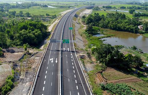 The expressway network consists of the northern route and southern route, having a total length of 772 kilometres. Vietnamese investors call it hard to join North-South ...