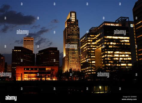Omaha Nebraska Skyline At Night Stock Photo Alamy
