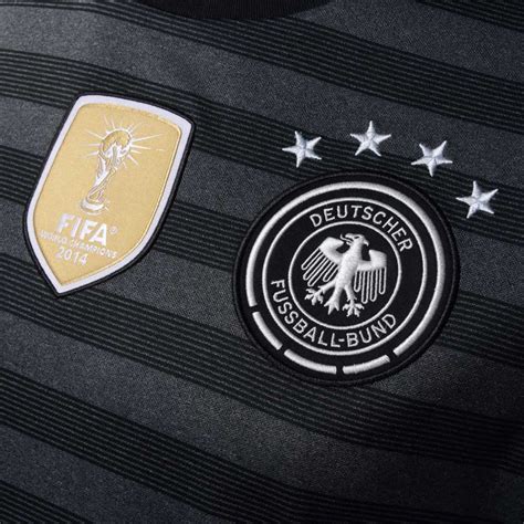 Die deutsche nationalmannschaft wird â€˜die mannschaftâ€™. Das deutsche DFB Auswärtstrikot bei der EM 2016