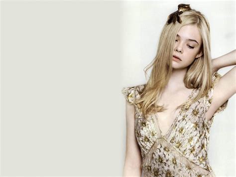 Elle Fanning Latest Hd Wallpapers 2013 Hollywood Universe