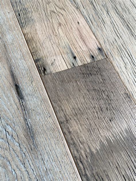 Each plank offers something unique, with the distinctive milling marks and natural blemishes really bringing this wood to life. About: Reclaimed Mid West Oak