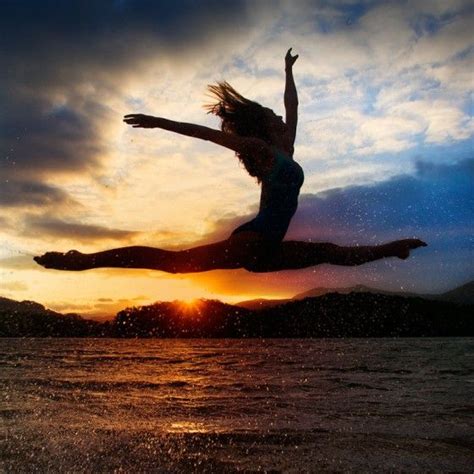 Nov 02, 2020 · the theme ties everything together. coucher-soleil-acrobatique- | Idées d'image, Photo ...