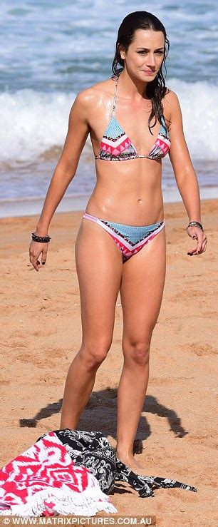 Home And Away S James Stewart And Bikini Clad Isabella Giovinazzo Show Off Their Physiques