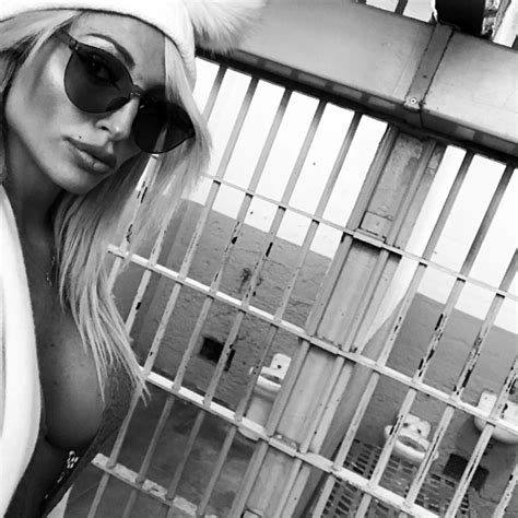 vicky xipolitakis se sacó fotos provocativas en la cárcel de alcatraz infobae