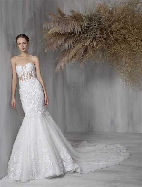 The prom dresses are fully lined, 4 bones in the bodice, chest pad in the bust, lace up back or zipper wedding dresses ball gown, luxury tulle & satin sweetheart neckline mermaid wedding dresses with embroidery & beadings, find new designer. Strapless Sweetheart Lace Mermaid Tulle Skirt Wedding ...