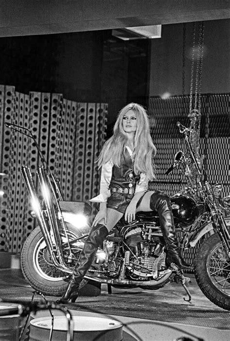 Brigitte Bardot Auf Harley Davidson 1967 Bild Kaufen Verkaufen