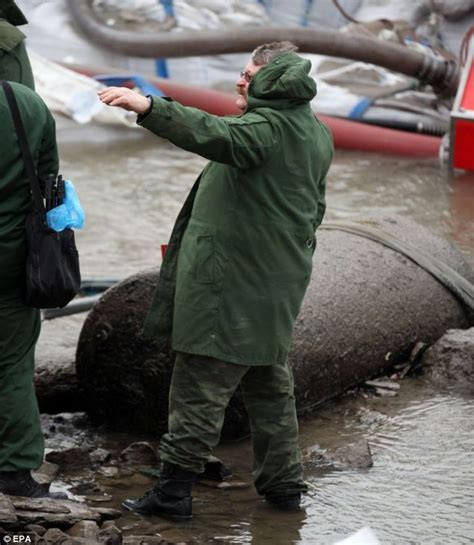 Giant Unexploded World War Ii Bomb Defused In Koblenz Germany Daily