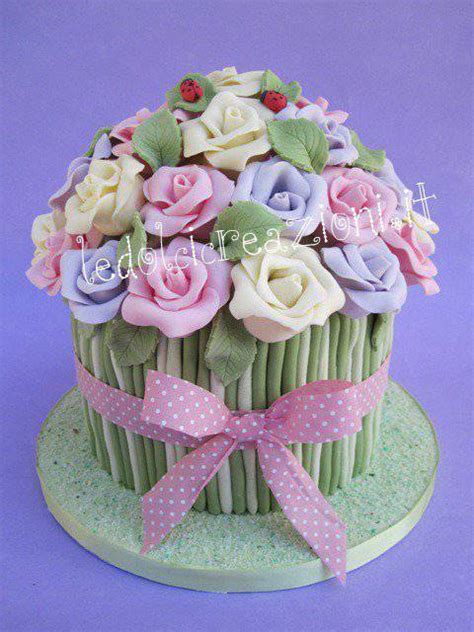 Fiori compleanno regalare fiori quali fiori scegliere per il compleanno from www.giardinaggio.org. TORTE DECORATE: un mazzo di rose fa sempre piacere