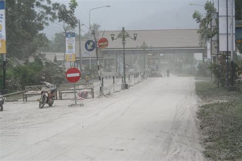 Monumen gempa potrobayan, 'tetenger' gempa jogja 2006. Tiga Bencana Buat Indonesia - Bunga Berbagi Cerita