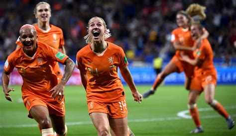 Der favorit musste sich in budapest mit 0:2 geschlagen geben. Frauen-WM - Finalist Niederlande: Von null auf hundert in ...