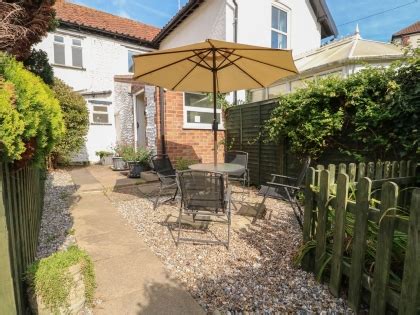 We hope you find the perfect pets welcome holiday home in norfolk. Mundesley Dog Friendly Seaside Cottage, Norfolk