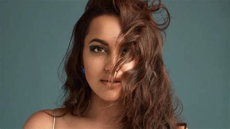 Happy Birthday Sonakshi Here Are Some Of The Actors Most Stylish Looks Hindustan Times