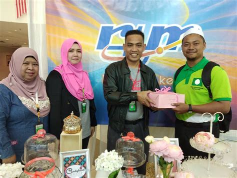 Padahal dengan memiliki kerajaan islam terbesar di‎ nusantara dan asia tenggara itu, ‎aceh terkenal keislamannya yang kental hingga kita yang hari ini hidup dengan syariat islam di aceh, tentu berbangga dengan kebesaran islam di masa lalu ‎untuk kita ulangi lagi kejayaannya. PAS Putatan rai Hari Doktor dan Hari RTM - Berita Parti ...