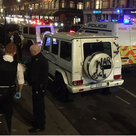 الشرطة البريطانية تكشف تفاصيل اعتداء شخص على سيارات خليجية بلندن المربع نت