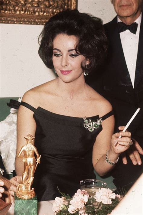 Elizabeth Taylor With Her Tracheotomy Scar Still The Star Of Stars For More