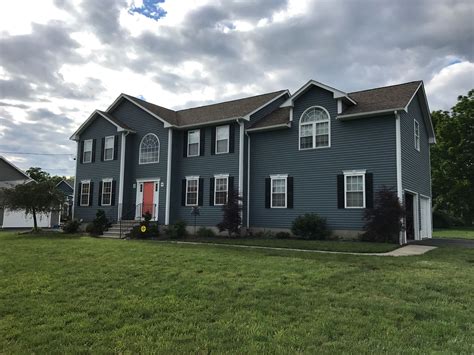 James Hardie Boothbay Blue Exterior with Sherwin Williams Lei Flower