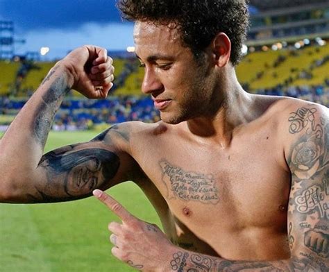 Tatuagens de Neymar Revista Nós e outros Olhos