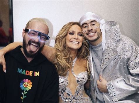 Rapper bad bunny is currently living his 27th year of age along with his girlfriend gabriela berlingeri. Pin by Karla 💫 on Bad Bunny in 2020 (With images ...