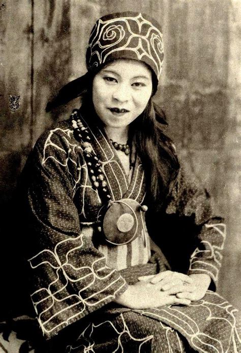 女性 女の子 美しい 肖像画 ファッション. 7266255920_dc77d5f318_b.jpg (700×1024) | アイヌ 民族衣装, 先住民族, 古い ...