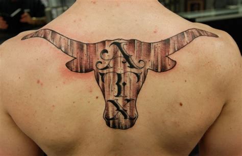 The veterinarians who have hunted for inner ear tattoos on 20 year old longhorns know how hard it is to find an old tattoo. 15 Awesome Texas Longhorn Tattoos