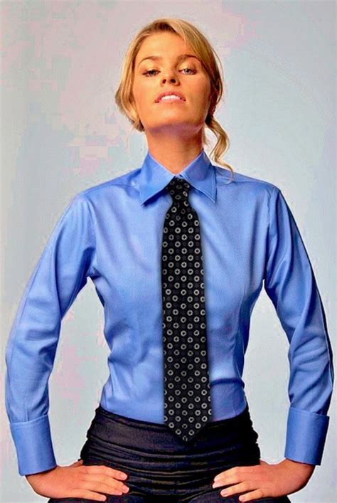 Pin By Mallinson On Women In Tie Women Wearing Ties Suit Jackets For Women Beutiful Women