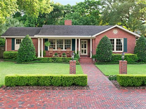 Landscaping Ideas For Red Brick House Image To U
