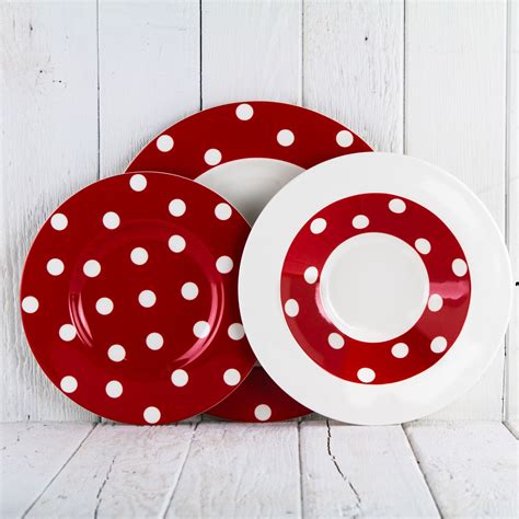 Some Cute Polka Dot Dishes For Christmas Celebration Homesfeed