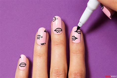 This Awesomely Graphic Manicure Is Easier Than It Looks Teen Vogue