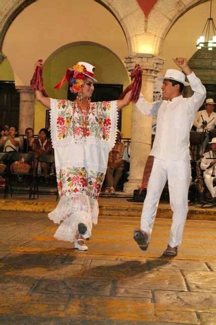 Merida Yucatan Ballet Folklorico Traditional Mexican Dress