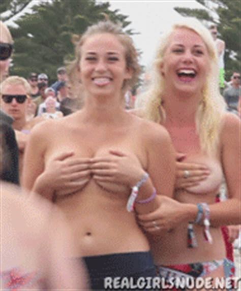 Public Flashing Tits Gifs Best Porno Comments